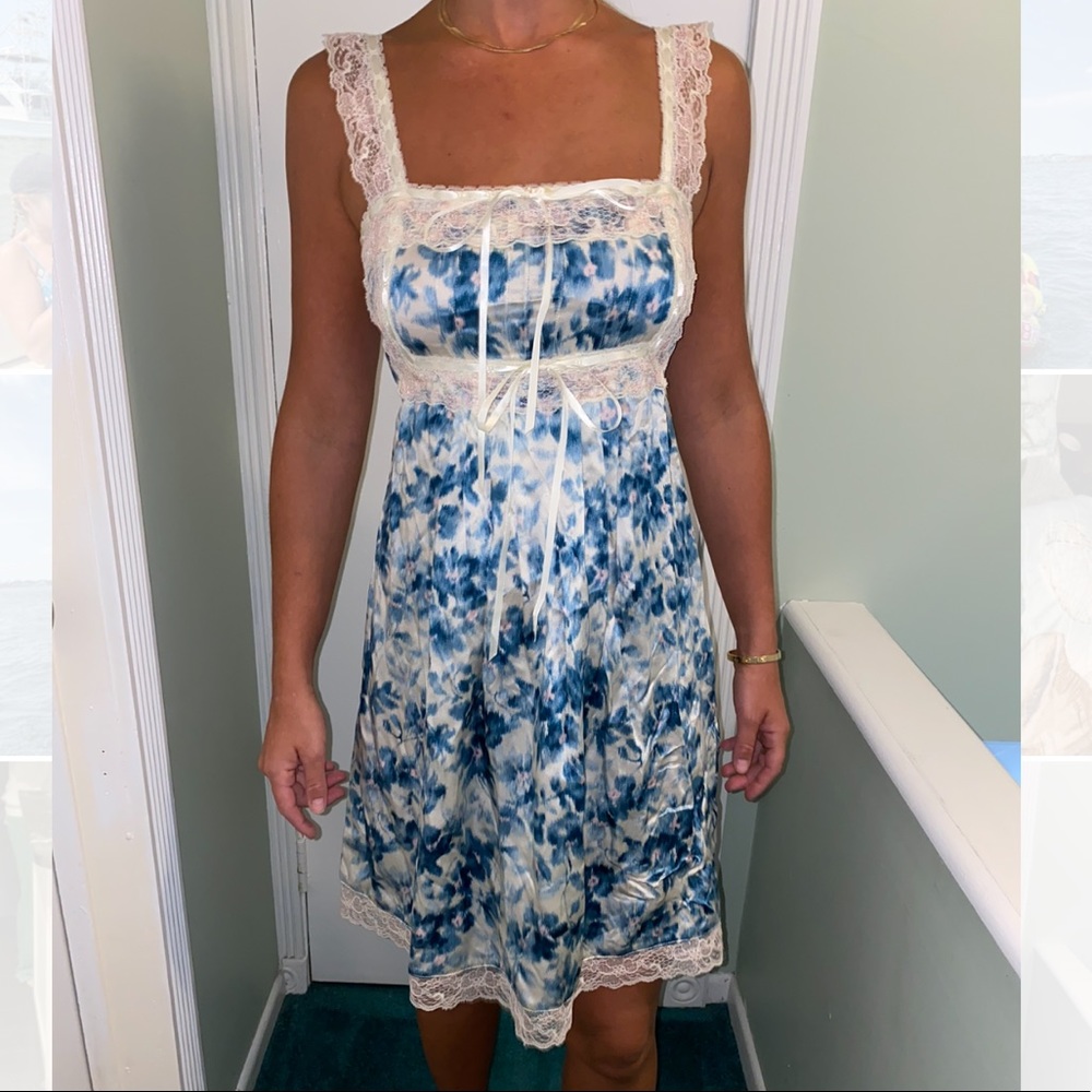 Betsey Johnson 100% silk blue and white dress